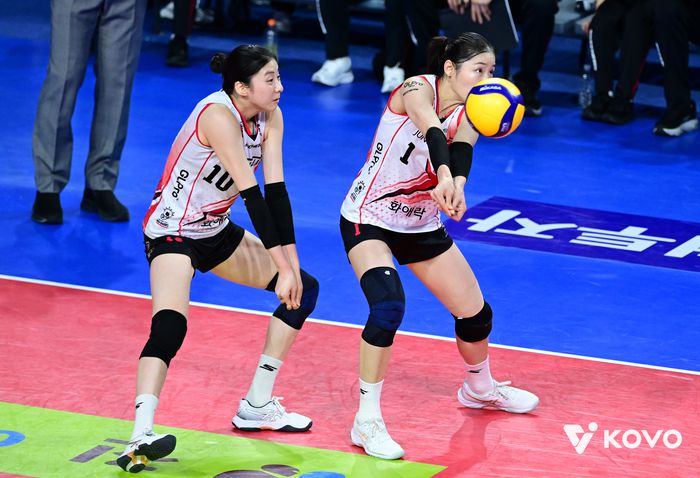 리시브하는 인쿠시.제공 | 한국배구연맹