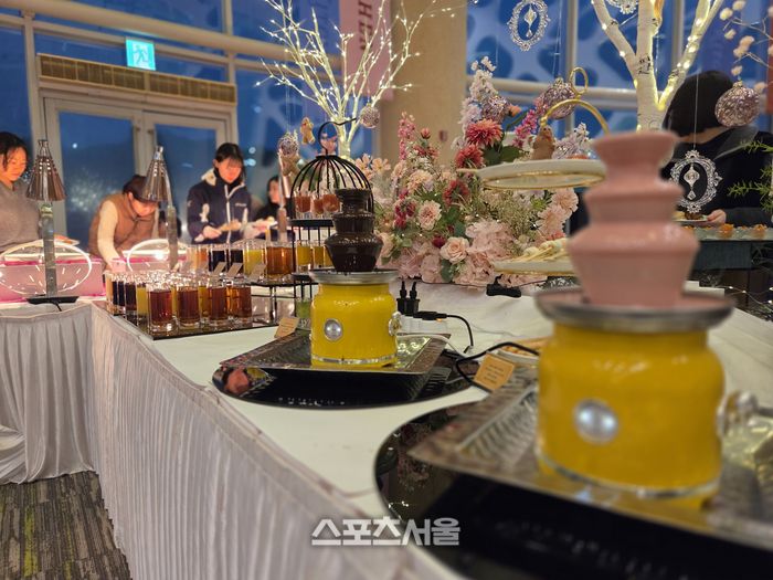 3일 오후 강원 홍천 소노펠리체에서 열린 딸기 뷔페의 모습. 홍천 | 원성윤 기자 socool@sportsseoul.com