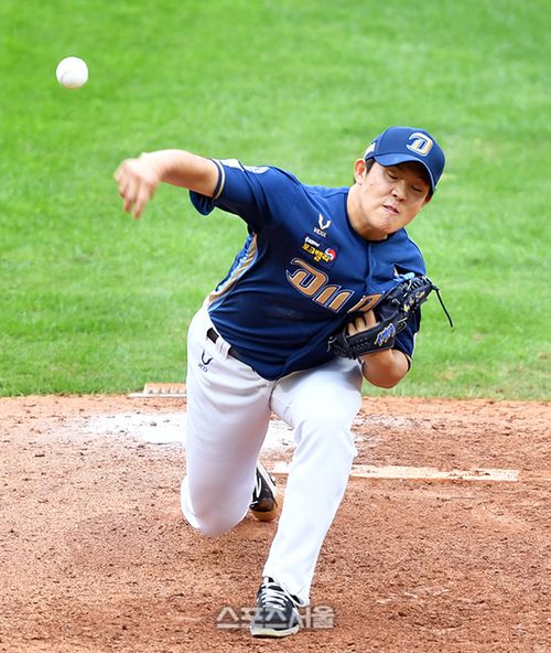 NC 불펜 안인산이 1일 2021신한은행SOL  KBO리그 SSG랜더스와 NC다이노스의 경기 8회말 등판해 역투를 펼치고 있다. 세타자 깔끔하게 처리했다.  2021.09.01. 문학 | 강영조기자 kanjo@sportsseoul.com