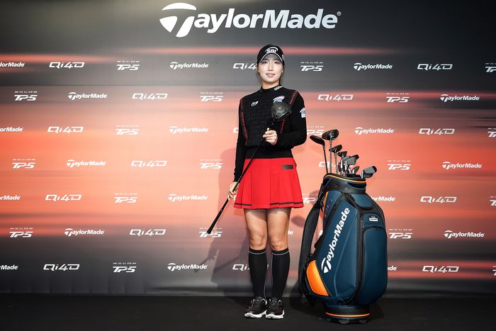 이동은이 9일 서울 워커힐 호텔에서 열린 테일러메이드 신제품 출시 행사에서 포즈를 취하고 있다. 사진 | 테일러메이드