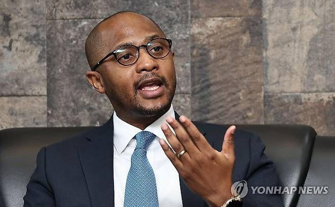 토골라니 에드리스 마부라 주한 탄자니아 대사가 서울 중구 주한탄자니아대사에서 인터뷰하고 있다. 2026.1.11 연합뉴스