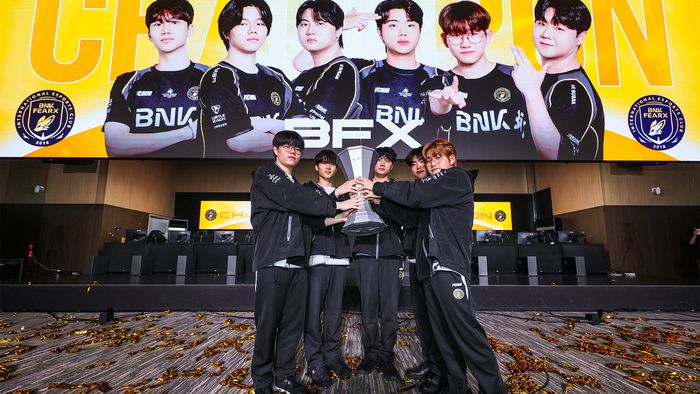 2025 LCK CL 챔피언에 등극한 BNK 피어엑스 유스 선수단. 사진 | 한국e스포츠협회
