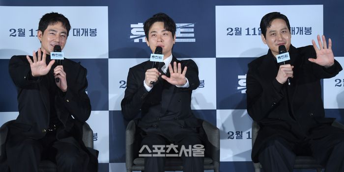조인성, 박정민, 박해준(왼쪽부터)이 12일 서울 성동구 롯데시네마 건대입구에서 열린 영화 ‘휴민트’ 제작보고회에서 질문에 답하고 있다.  최승섭기자 thunder@sportsseoul.com