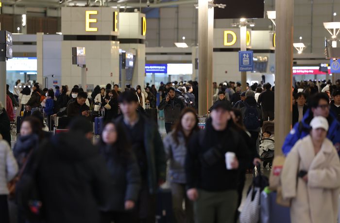 인천국제공항 1터미널이 인파로 붐비고 있는 모습. 사진 | 연합뉴스