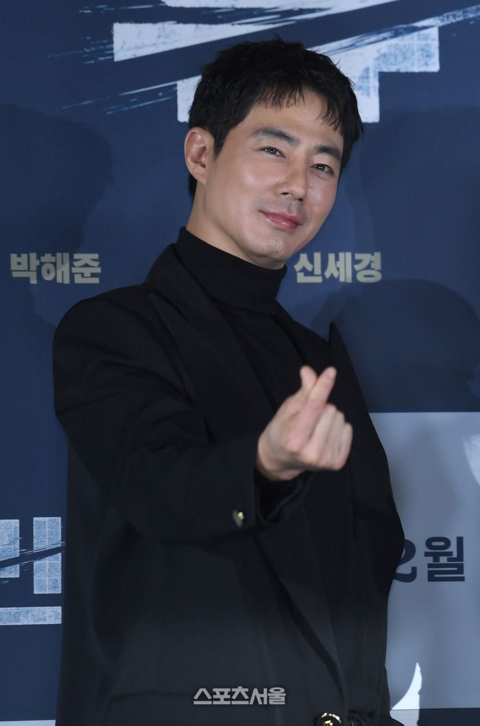 조인성이 12일 서울 성동구 롯데시네마 건대입구에서 열린 영화 ‘휴민트’ 제작보고회에서 포즈를 취하고 있다. 최승섭기자 thunder@sportsseoul.com