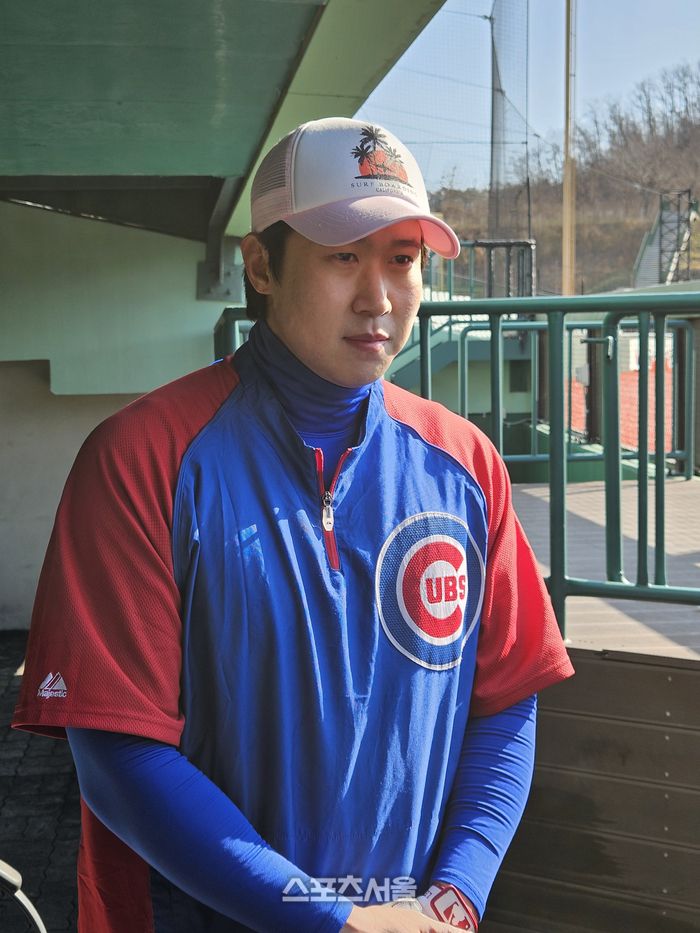 김동엽이 13일 울산 문수경기장에서 열린 울산 프로야구단 공개 트라이아웃 후 취재진 인터뷰에 응하고 있다. 울산 | 강윤식 기자 skywalker@sportsseoul.com