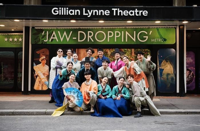 한국 창작 뮤지컬 ‘스웨그에이지 외쳐, 조선!’이 지난 8일(현지 시간) 런던 웨스트엔드 1회 공연으로 현지 언론의 극찬을 받았다. 사진 | PL 엔터테인먼트