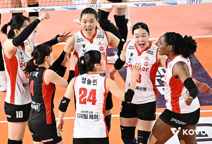 기뻐하는 페퍼저축은행 선수들.제공 | 한국배구연맹