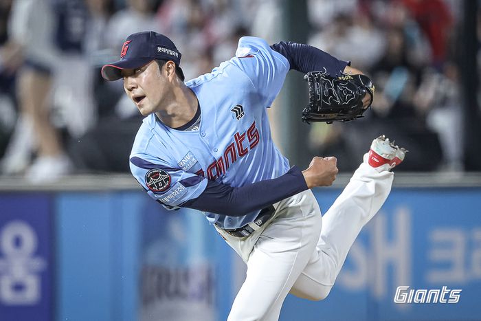 윤성빈이 투구에 임하고 있다. 사진 | 롯데 자이언츠