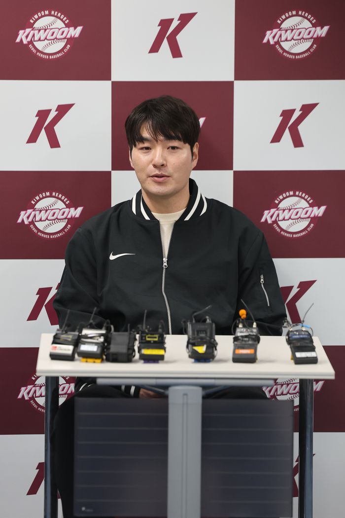 박병호 키움 잔류군 선임코치가 15일 서울 구로구 고척스카이돔에서 취재진과 인터뷰하고 있다. 사진 | 고척=연합뉴스