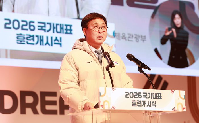 15일 이천선수촌 대강당에서 열린 2026년 국가대표 훈련 개시식에서 문화체육관광부 최휘영 장관이 격려사를 하고 있다. 사진 | 대한장애인체육회