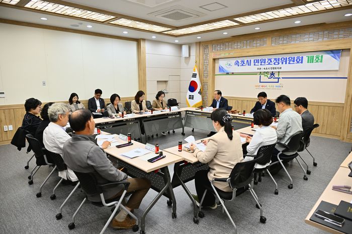 2025년 5월 민원처리 마일리지 우수공무원 표창 모습.  사진|속초시청