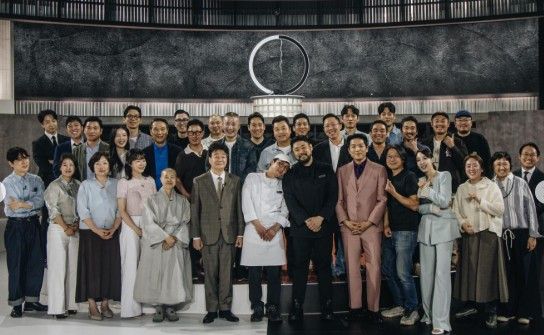 단체사진 속 이하성 셰프. 사진 |  이하성 SNS