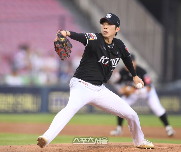 KT 선발투수 오원석이 29일 서울 잠실구장에서 열린 2025 KBO리그 LG와 경기에서 역투하고 있다. 잠실 | 최승섭기자 thunder@sportsseoul.com