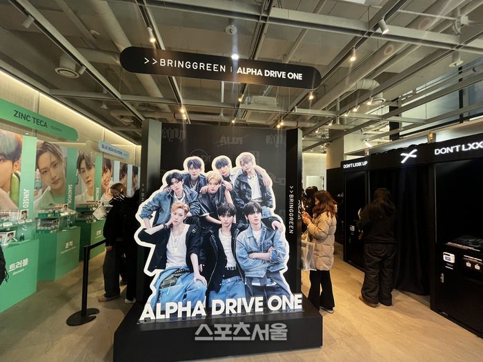 올리브영 N 성수에서 열린 그룹 ‘알파드라이브원’의 데뷔 팝업 현장. 사진ㅣ위수정 기자 wsj0114@sportsseoul.com