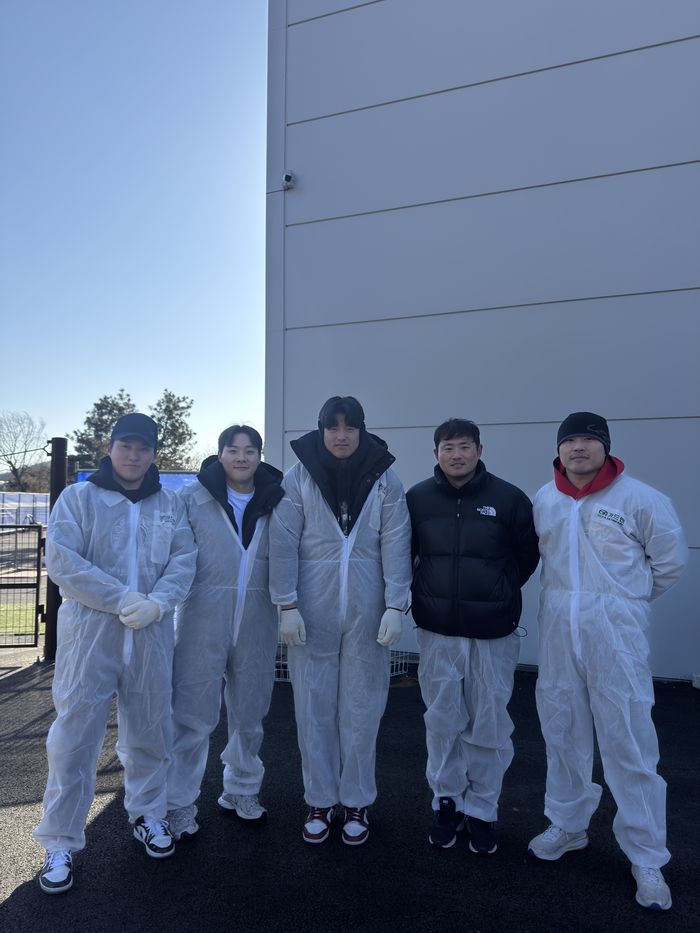 SSG 이지영이 최근 경기도 김포에 위치한 유기견 보호소 아지네 마을에서 봉사활동을 진행했다. 사진 | SSG 랜더스