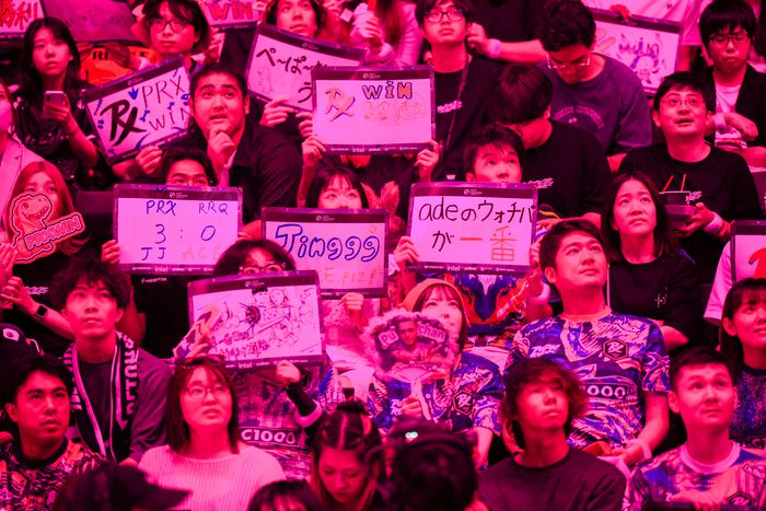 일본 도쿄에서 열렸던 2025 VCT 퍼시픽 스테이지2 결승전을 지켜보는 관중들 모습. 사진 | 라이엇 게임즈