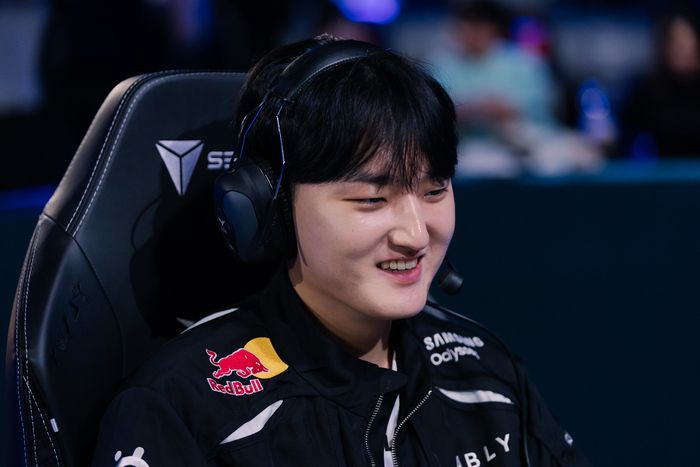 T1 ‘페이즈’ 김수환이 서울 종로구 롤파크에서 열린 2026 시즌 오프닝 경기를 준비하고 있다. 사진 | 라이엇 게임즈