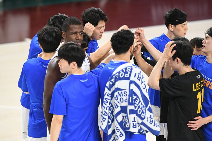 서울 삼성 선수들. 사진 | KBL