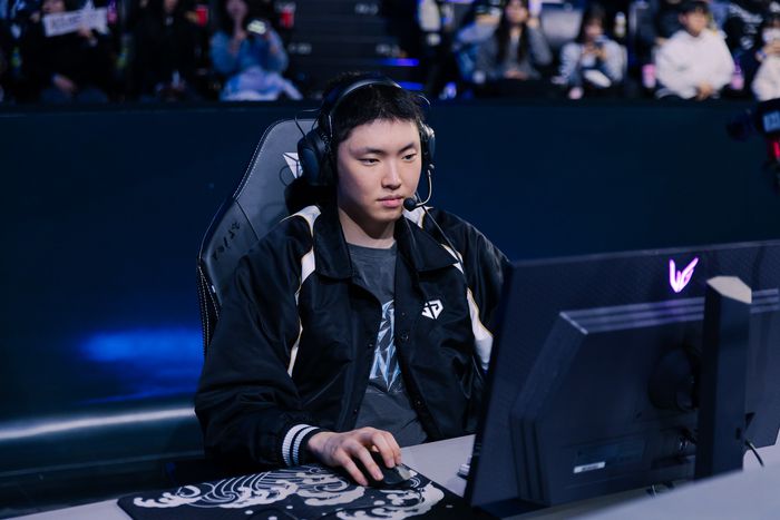 젠지 ‘쵸비’ 정지훈이 서울 종로구 롤파크에서 열린 2026 시즌 오프닝 경기를 준비하고 있다. 사진 | 라이엇 게임즈