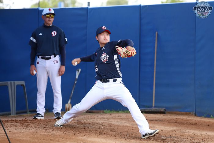 두산 마무리 투수 김택연이 호주 시드니 스프링캠프에서 불펜 피칭을 하고 있다. 사진 | 두산 베어스