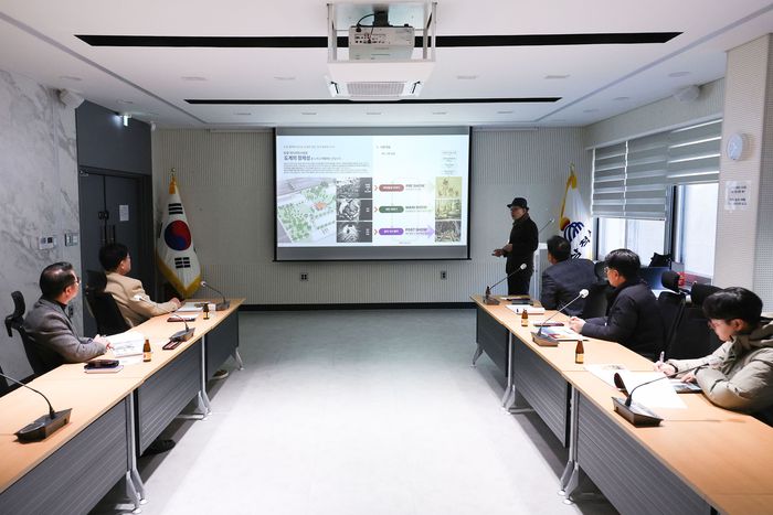 탄광미디어전시관 중간보고회 모습.  사진|삼척시청