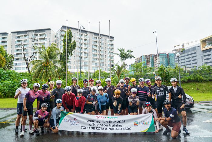 모두투어, 코타키나발루 라이딩 투어 단체 기념 사진. 사진ㅣ모두투어