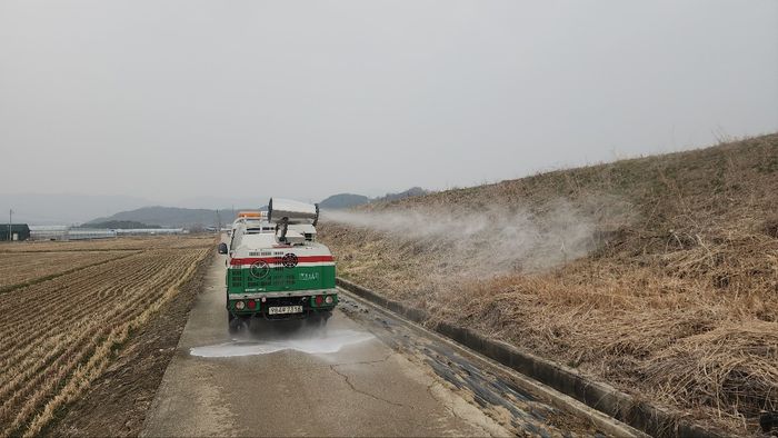 고병원성 AI 방역.  사진|춘천시청