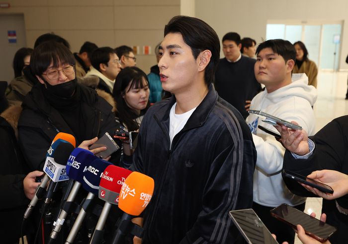 미국 프로야구 메이저리그(MLB) 샌프란시스코 자이언츠 이정후가 21일 인천국제공항 제2터미널에서 출국 전 인터뷰를 하고 있다. 사진 | 연합뉴스