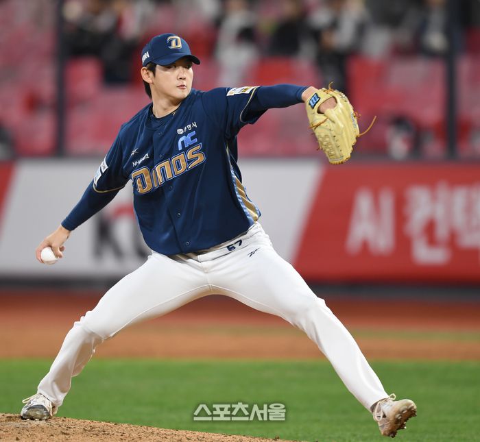 NC 투수 전사민이 9일 수원케이티위즈파크에서 열린 2025 KBO 리그 KT와 경기 8회 역투하고 있다. 수원 | 최승섭기자 thunder@sportsseoul.com