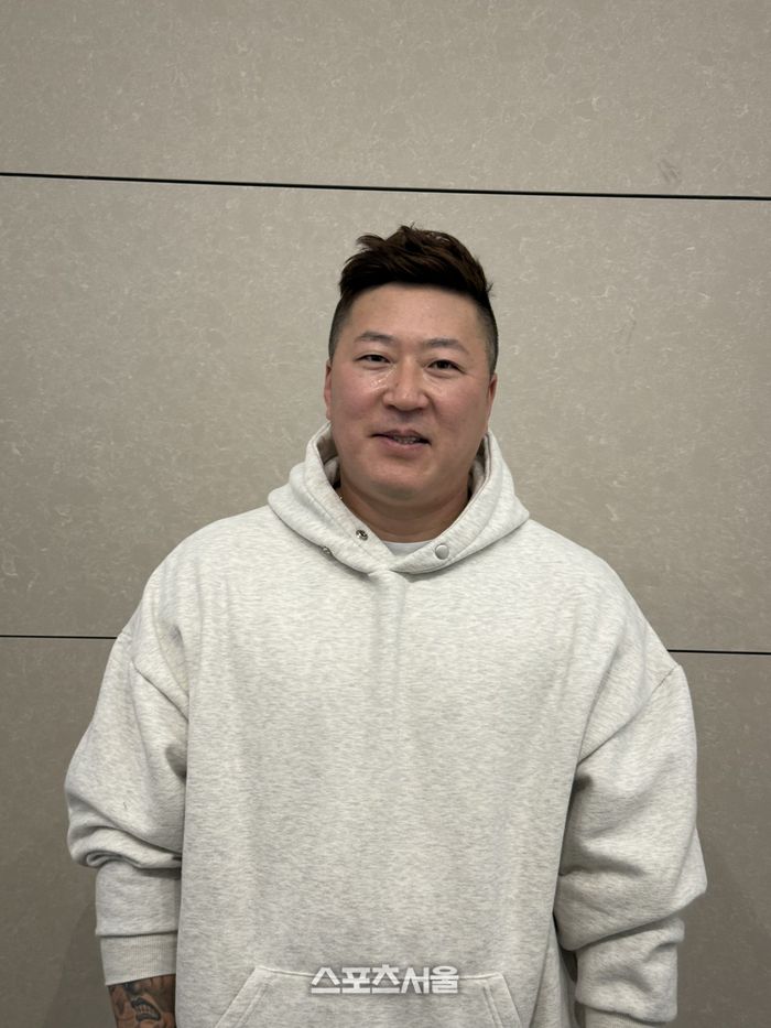 최형우가 인터뷰에 임하고 있다. 인천공항 | 박연준 기자 duswns0628@sportsseoul.com